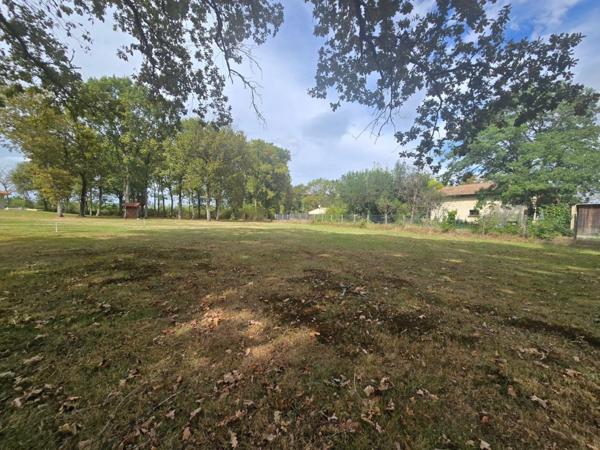 Terrain constructible sur SAINT JEAN D'ILLAC