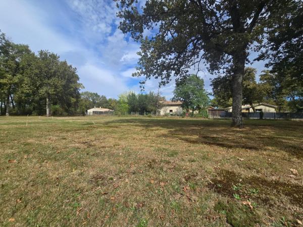 Terrain constructible sur SAINT JEAN D'ILLAC