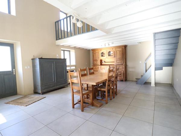 Corps de ferme 6 pièce(s) 350 m2 environ + terrain 27ha avec sources + dépendances