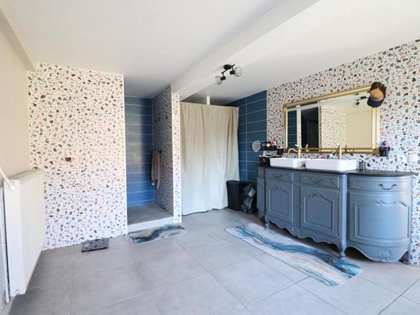 Corps de ferme 6 pièce(s) 350 m2 environ + terrain 27ha avec sources + dépendances