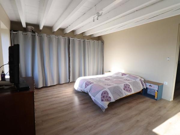 Corps de ferme 6 pièce(s) 350 m2 environ + terrain 27ha avec sources + dépendances