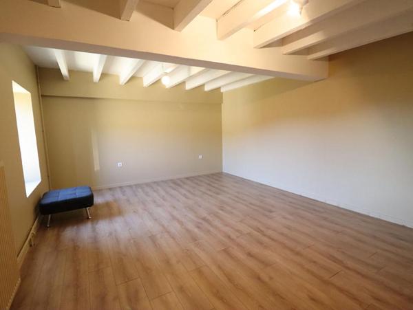 Corps de ferme 6 pièce(s) 350 m2 environ + terrain 27ha avec sources + dépendances