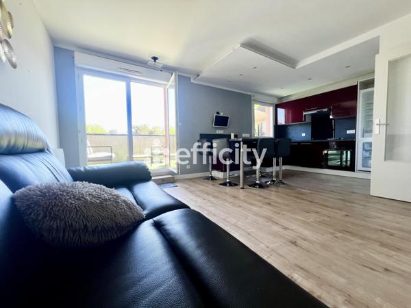 Appartement
         2 pièces
        - 45 m² 150 000 € *