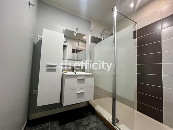 Appartement
         2 pièces
        - 45 m² 150 000 € *