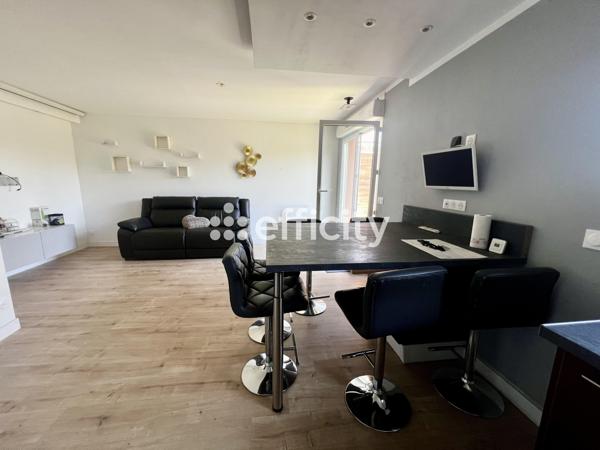Appartement
         2 pièces
        - 45 m² 150 000 € *