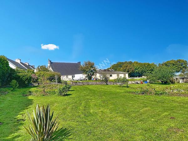Maison vie de plain-pied, grand hangar, à vendre à Edern - Référence 8709