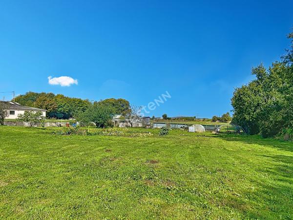 Maison vie de plain-pied, grand hangar, à vendre à Edern - Référence 8709