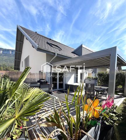 Belle appartement ‘ PIÈCES en duplex avec grande terrasse place de parking couverte et garage fermé.