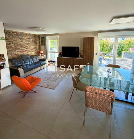 Belle appartement ‘ PIÈCES en duplex avec grande terrasse place de parking couverte et garage fermé.