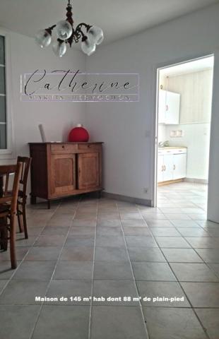 Maison de 145 m² hab / 153 m² au sol  à rénover sur parcelle de 388 m² avec garage