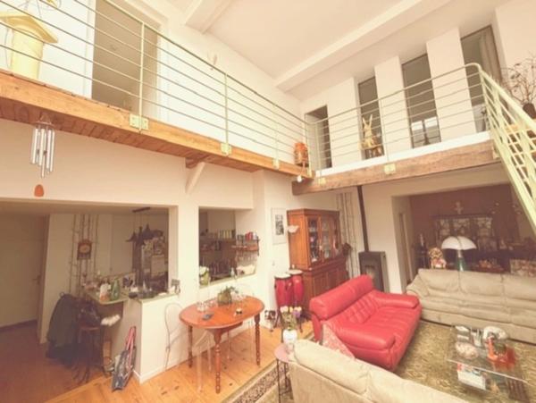 MARCIAC (32): élégante MAISON en pierre, singulière, 170m2 SANS TRAVAUX 4 chambres, salon cathedrale et autres...