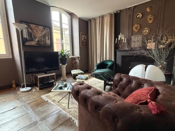 MARCIAC (32): élégante MAISON en pierre, singulière, 170m2 SANS TRAVAUX 4 chambres, salon cathedrale et autres...