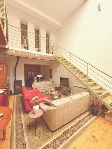 MARCIAC (32): élégante MAISON en pierre, singulière, 170m2 SANS TRAVAUX 4 chambres, salon cathedrale et autres...