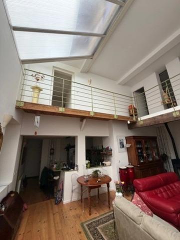 MARCIAC (32): élégante MAISON en pierre, singulière, 170m2 SANS TRAVAUX 4 chambres, salon cathedrale et autres...