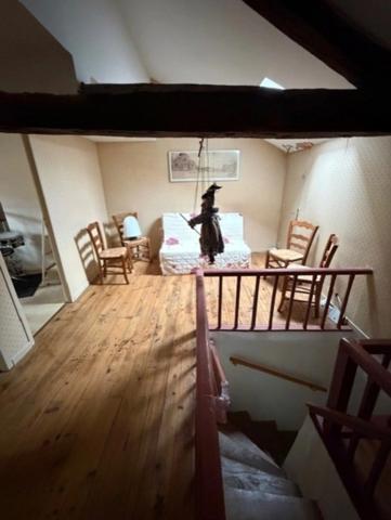 MARCIAC (32): élégante MAISON en pierre, singulière, 170m2 SANS TRAVAUX 4 chambres, salon cathedrale et autres...