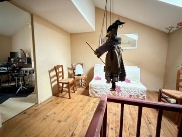 MARCIAC (32): élégante MAISON en pierre, singulière, 170m2 SANS TRAVAUX 4 chambres, salon cathedrale et autres...