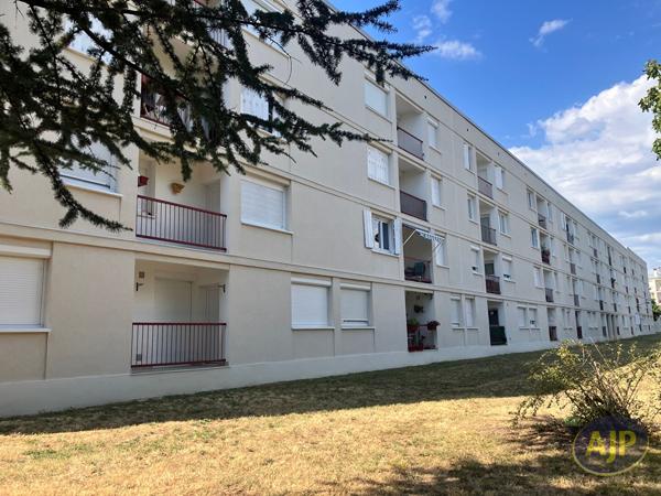 Appartement à louer Libourne : 3 pièces, 64m² avec 2 chambre(s) à 784€ - AJP Immobilier Libourne