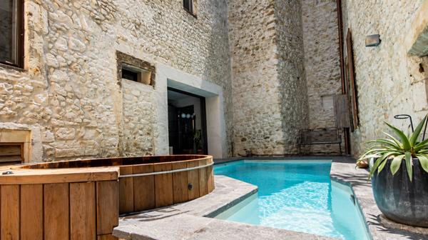 Maison
         10 pièces
        - 363 m² Exclusivité 350 000 € *