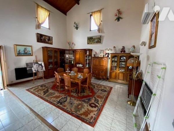 Très belle villa individuelle, construction traditionnelle de 1988 par artisans pour partie de plai