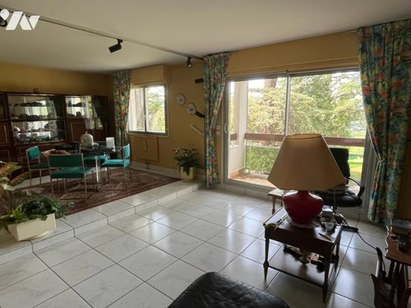 ST PRIEST EN JAREZ Centre Ville appart 100m² Bon état 2ème étage/3