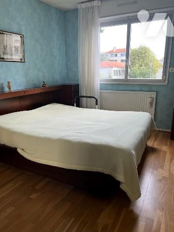 ST PRIEST EN JAREZ Centre Ville appart 100m² Bon état 2ème étage/3