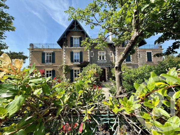 Appartement F4 à vendre  4 pièces - 113,67 m 2   BIARRITZ  - 64