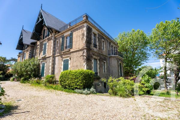 Appartement F4 à vendre  4 pièces - 113,67 m 2   BIARRITZ  - 64
