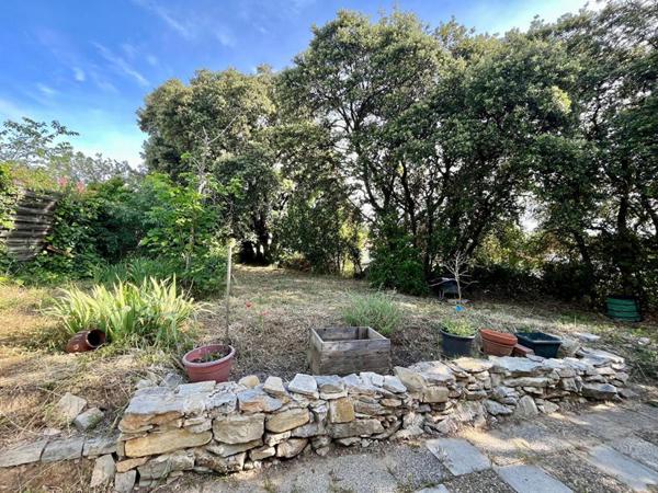 jolie petite maison de 75m2 sur terrain arboré