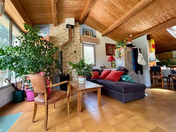 jolie petite maison de 75m2 sur terrain arboré