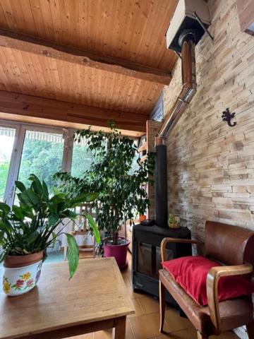 jolie petite maison de 75m2 sur terrain arboré