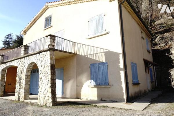 Villa sur 3 niveaux à usage professionnel