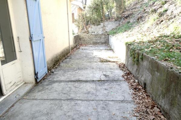 Villa sur 3 niveaux à usage professionnel