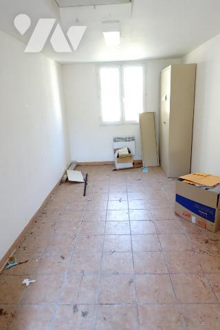 Villa sur 3 niveaux à usage professionnel