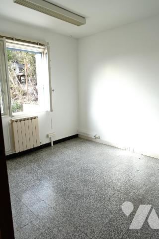 Villa sur 3 niveaux à usage professionnel