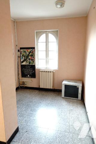 Villa sur 3 niveaux à usage professionnel