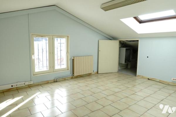 Villa sur 3 niveaux à usage professionnel