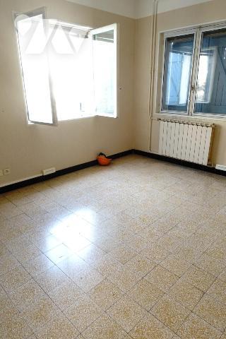 Villa sur 3 niveaux à usage professionnel