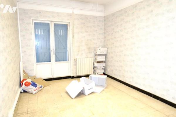 Villa sur 3 niveaux à usage professionnel