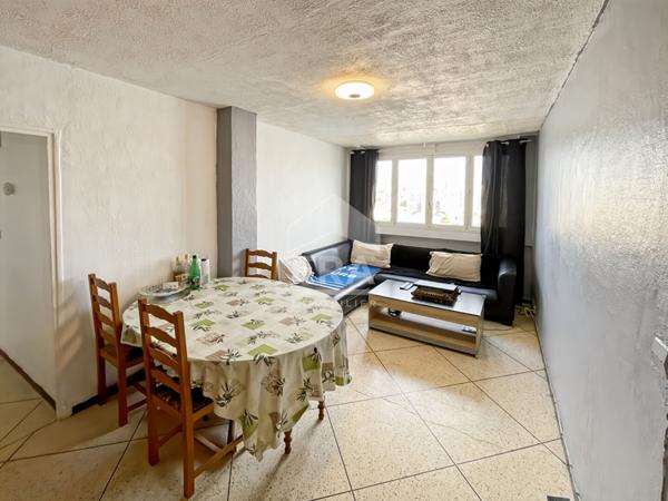 Appartement T3 avec cave et vue dégagée - Dernier étage - Marseille 3eme