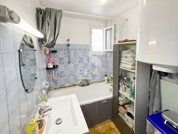 Appartement T3 avec cave et vue dégagée - Dernier étage - Marseille 3eme