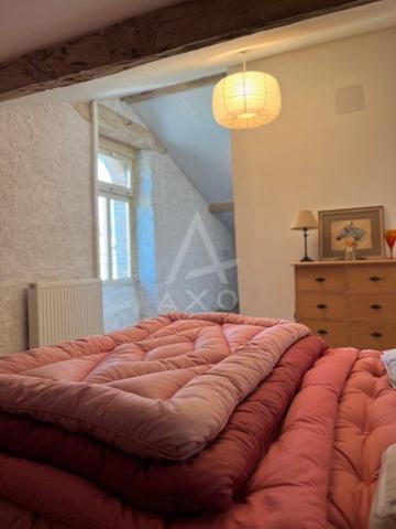 Située à Puylaurens, sur laxe ToulouseCastres, 6 chambres  3 400 m² de terrain