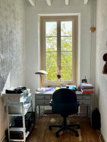 Située à Puylaurens, sur laxe ToulouseCastres, 6 chambres  3 400 m² de terrain