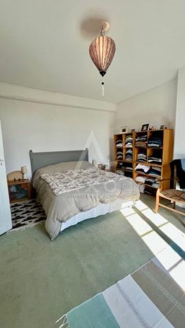 Située à Puylaurens, sur laxe ToulouseCastres, 6 chambres  3 400 m² de terrain