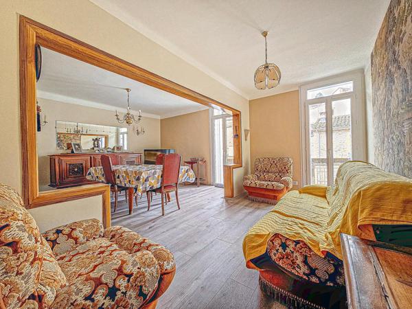 Superbe appartement traversant entièrement rénové avec terrasse