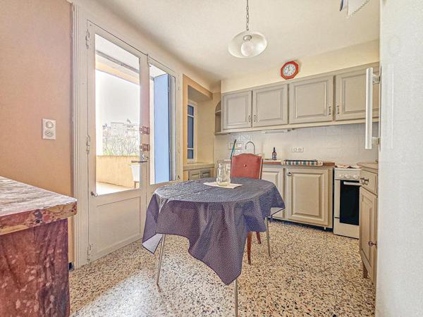 Superbe appartement traversant entièrement rénové avec terrasse