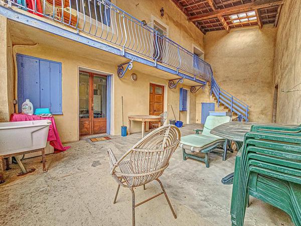 Superbe appartement traversant entièrement rénové avec terrasse