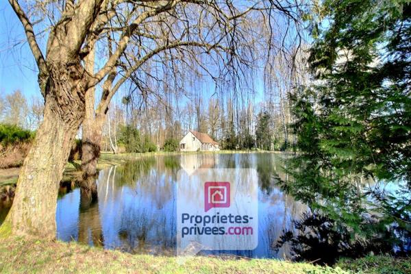 A 1h30 de PARIS - Charmante MAISON avec ETANG de 5000 m2, édifiée sur plus de 2 Hectares et bordé par une rivière