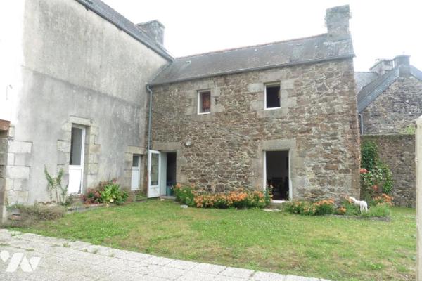 PLOUGONVER, Maison comprenant quatre logements