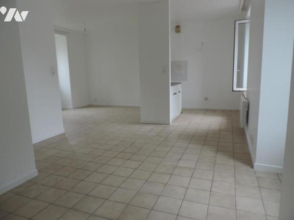 PLOUGONVER, Maison comprenant quatre logements