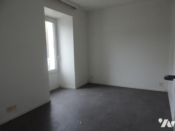 PLOUGONVER, Maison comprenant quatre logements